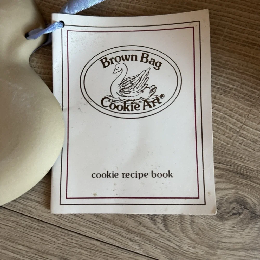 Brown Bag Cookie Art Molds Heart Bear Lamb Cookbook Rustic Lot Of 3 1985 Vintage